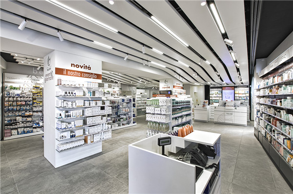 Farmacia-Centrale-Valeri-MOBIL-M- ريستروتورازيوني-فارماسيا -1