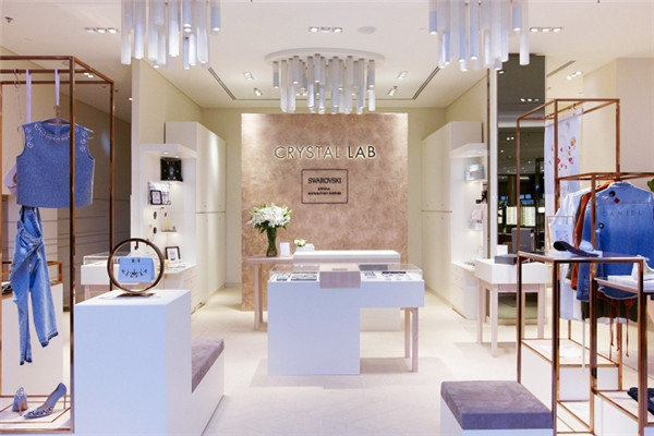 Swarovski-Crystal-Lab-oleh-DFROST-Dubai