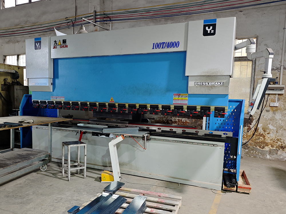 ලෝහ සංදර්ශකය සඳහා TP සංදර්ශක CNC නැමීමේ යන්ත්‍රය