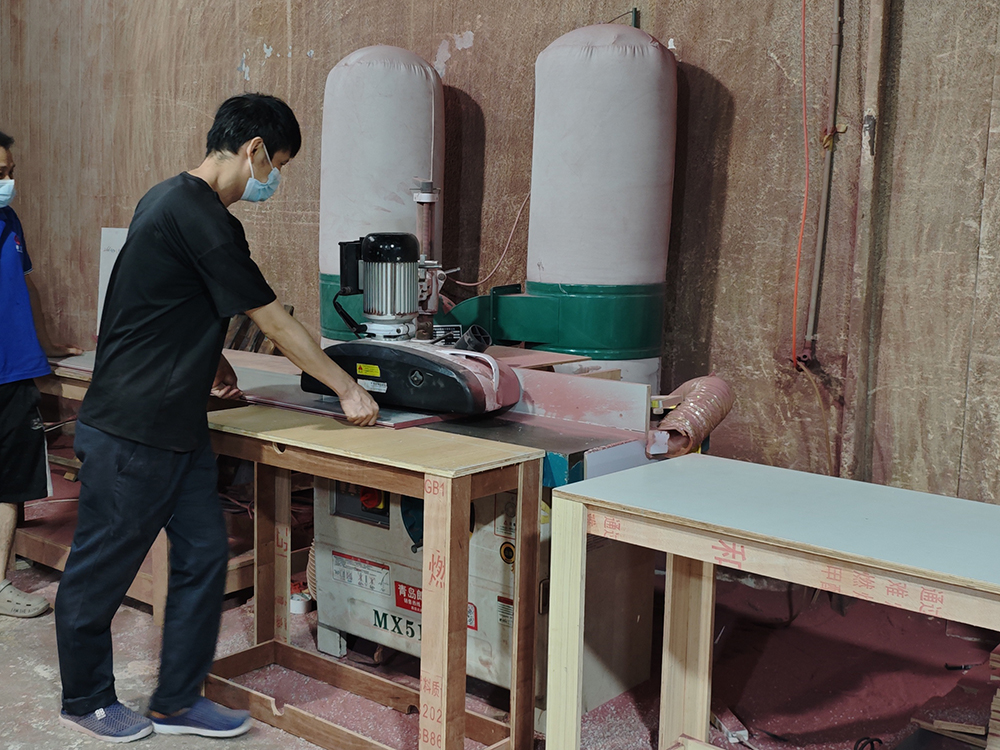 දැව සංදර්ශකය සඳහා TP සංදර්ශක දාර කැපීම සහ ඔප දැමීමේ යන්ත්‍රය