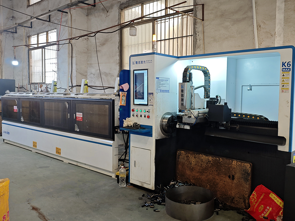 ලෝහ සංදර්ශක සඳහා TP සංදර්ශකය සම්පූර්ණයෙන්ම ස්වයංක්‍රීය CNC නල ලේසර් කැටයම් යන්ත්‍රය