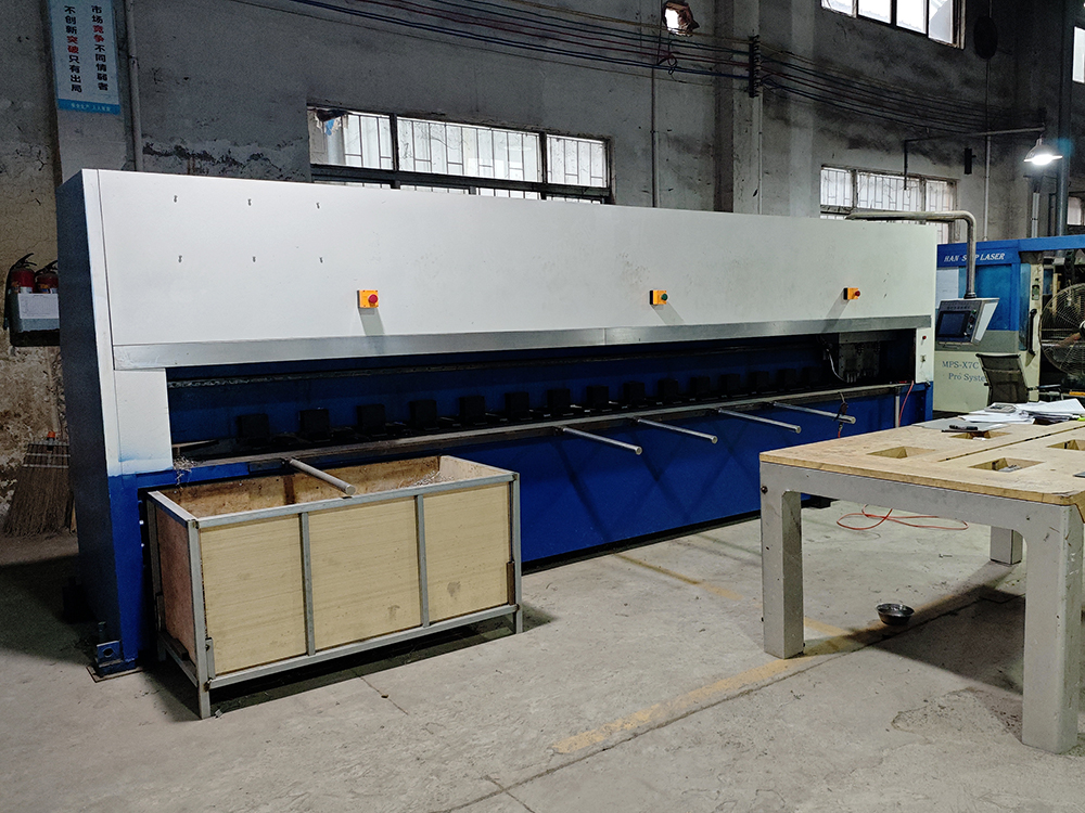 ලෝහ සංදර්ශකය සඳහා TP සංදර්ශක විශාල පරිමාණ CNC නැමීමේ යන්ත්‍රය