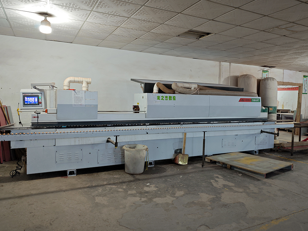 දැව සංදර්ශකය සඳහා TP සංදර්ශක අර්ධ ස්වයංක්‍රීය දාර පටි යන්ත්‍රය