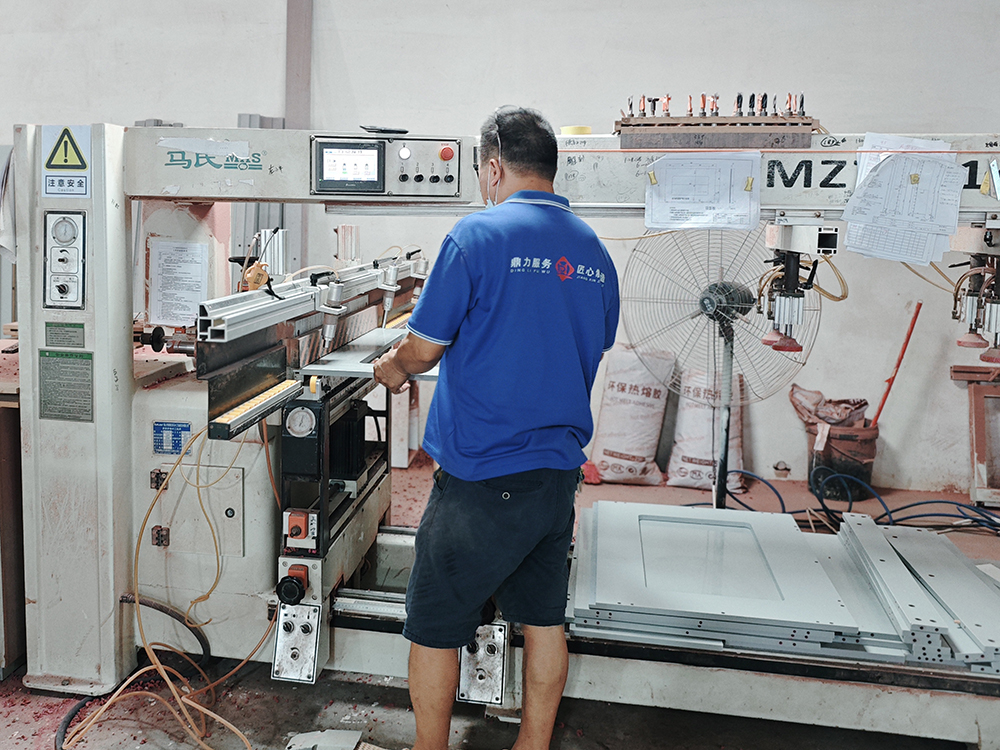 දැව සංදර්ශකය සඳහා TP සංදර්ශක අර්ධ ස්වයංක්‍රීය සිදුරු යන්ත්‍රය